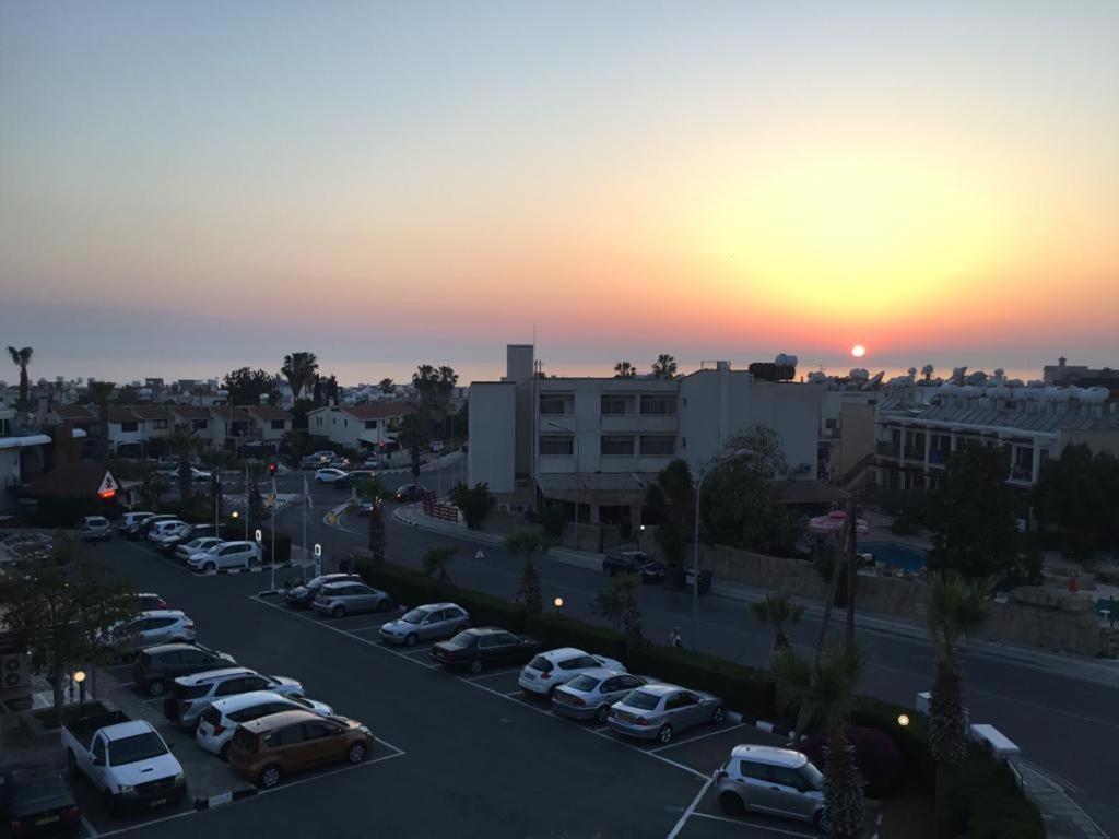 Appartement Sunset Seaview Studio à Paphos Extérieur photo